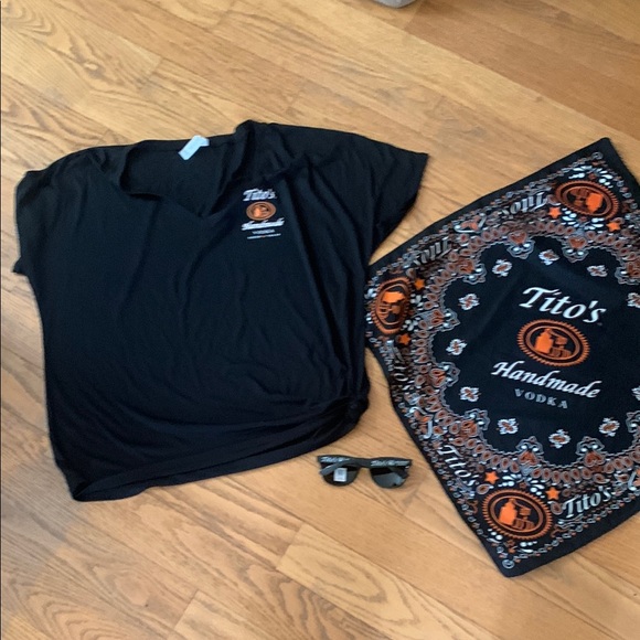 Black T-Shirt and Bandana Set - Picture 1 of 7
